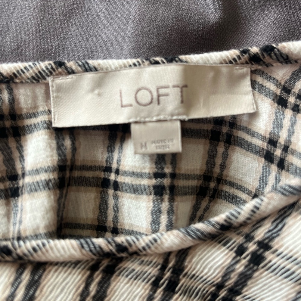LOFT Black and White Ruffled Blouse - Picture 4 of 7